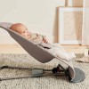 Ρηλάξ BabyBjorn Bliss Woven Classic Quilt Sand Grey